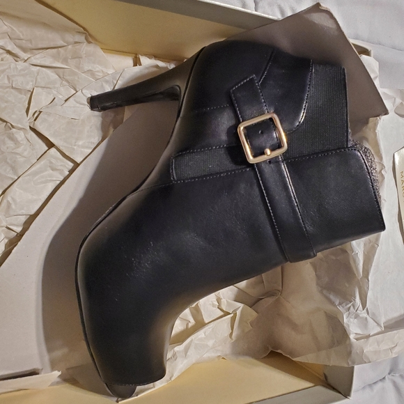 Marc Fisher. Leather Black booties Open toe size 91/2 W - Picture 4 of 10